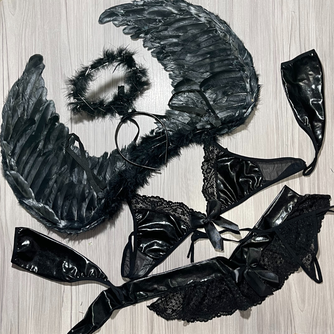 Angel negro con alas c12
